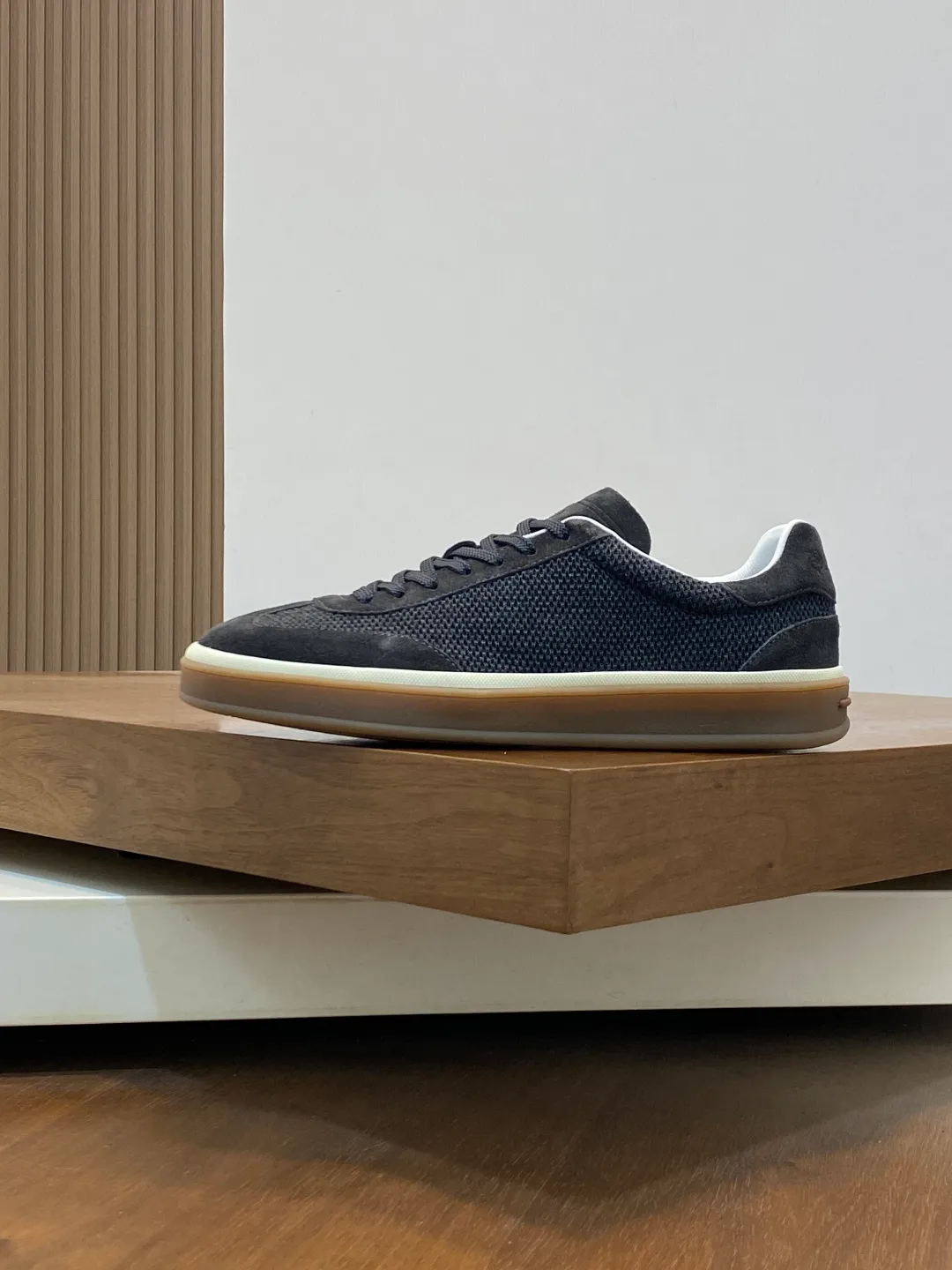 P420 Loro Piana - classic casual shoes, men's lace-up casual shoes and sneakers, high-quality lightweight and comfortable fabrics, suitable for outdoor leisure, the color scheme is young and energetic, it goes great with sportswear or casual suits! Code number: 39-44 (38, 45, 46, can be customized No. 088